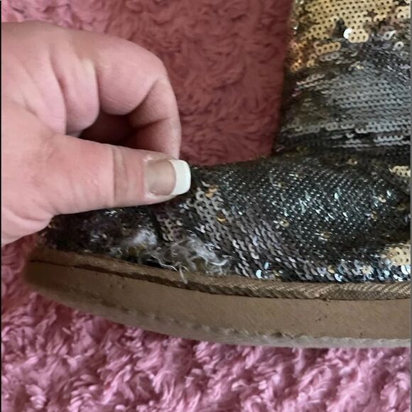 Vs pink rare silver /blue mermaid sequin Mukluk Ugg slipper boot’s /shoes M 7/8 - Picture 2 of 9